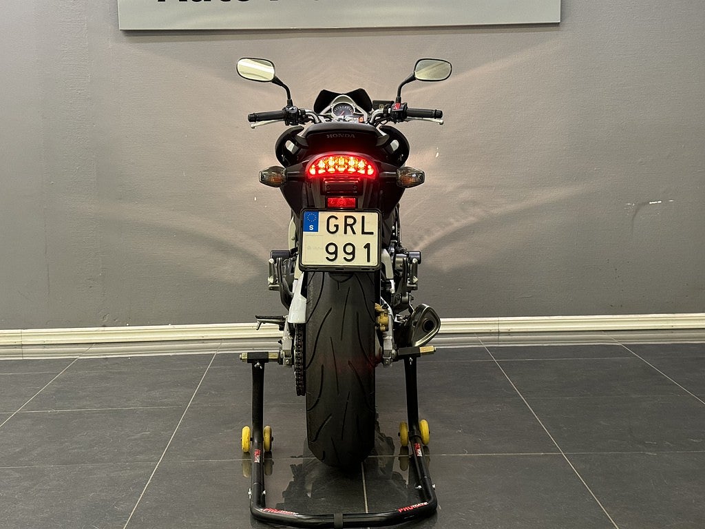 Honda Powersports CB600F Hornet | 2 Brukare | Växelvisare | Kraschpuckar |