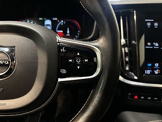 Volvo V60 Recharge T6 AWD R-Design Drag Pvärm Skinn Kamera SoV – bild 22