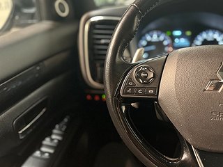 Mitsubishi Outlander 4WD 7-sits Onyx Pano 360° Drag S/V-hjul