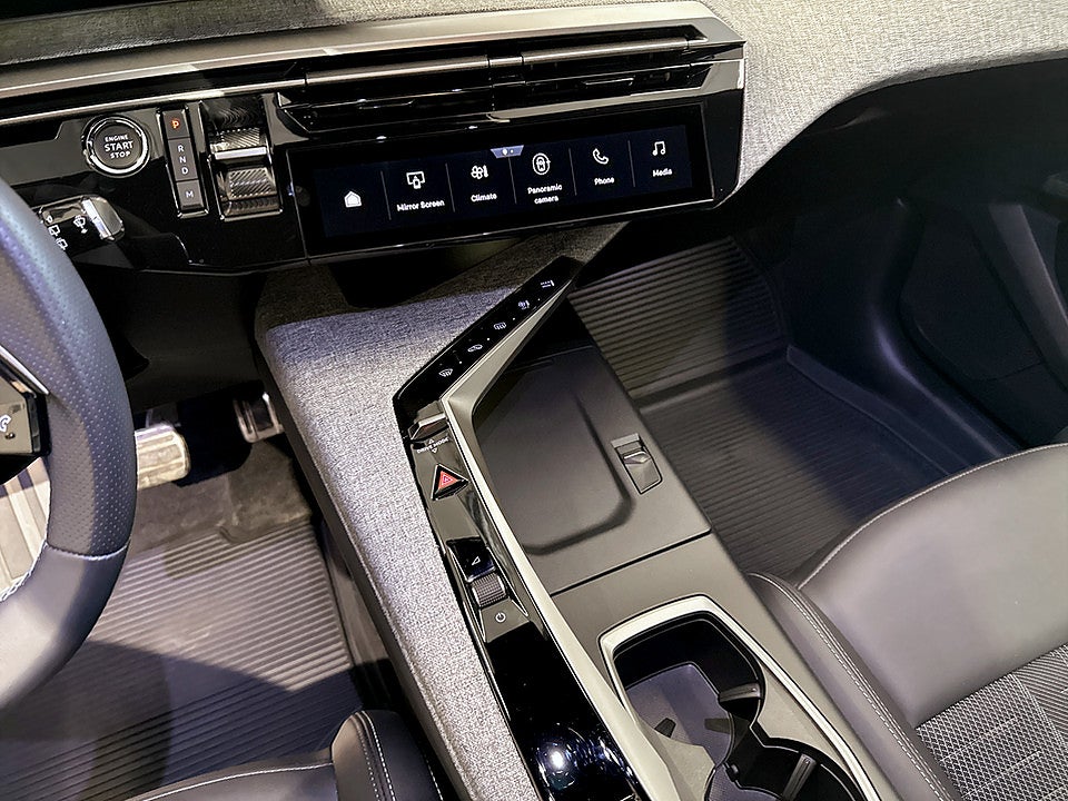 Bild på Peugeot 5008 GT Hybrid e-DSC 136hk Aut 7-SITS PANO DRAG