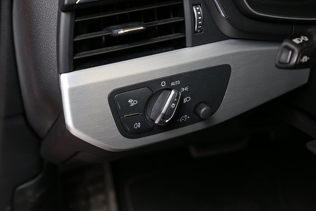 Audi A4 Avant 40 TFSI Quattro S Tronic S Line Värme Drag 2021