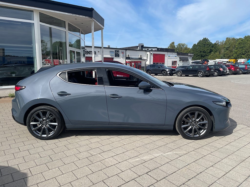 Mazda 3 Cosmo vinröd skinnklädsel 2.0 SKYACTIV-X AWD 180 hk