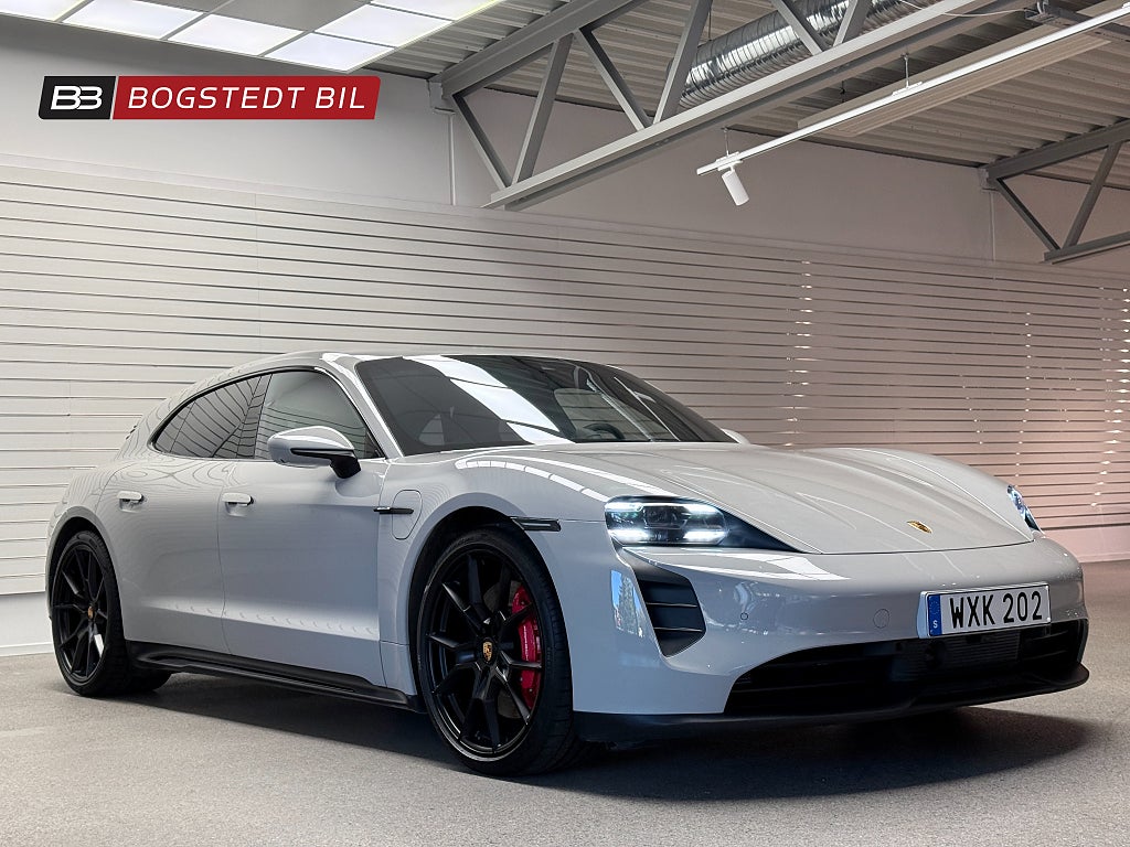 Porsche Taycan GTS Sport Turismo | Kolfiberpaket | 18-vägs | Race-Tex