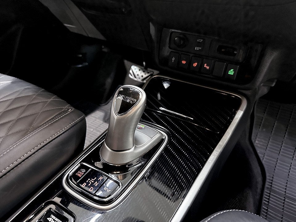 Bild på Mitsubishi Outlander S-Edition PHEV 224hk Aut 4WD - B-KAMERA,ELSTOL,NAV