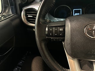 Toyota Hilux Dubbelhytt AWD Drag Dvärm Kamera Skinn MOMS SoV