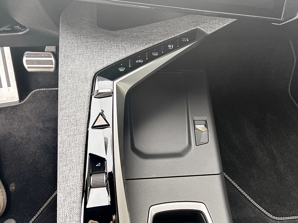 Bild på Peugeot 5008 GT Hybrid 145hk Aut 7-SITS B-KAMERA CARPLAY