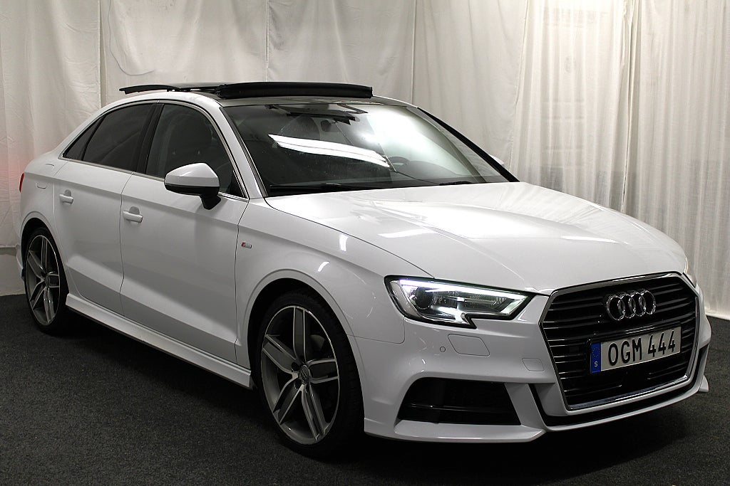 Audi A3 Sedan 2.0 TDI |Panorama|S-line|Carplay|D-värmare|150hk