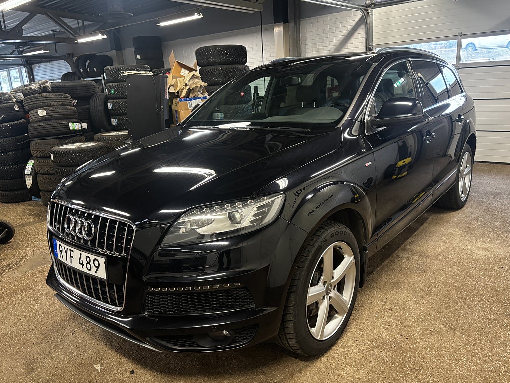 Audi Q7 7-Seater 3.0 TDI V6  quattro S-line Drag