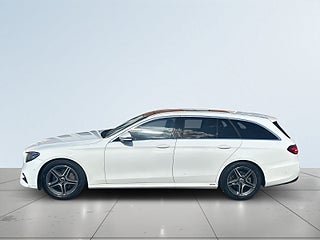 Mercedes-Benz E 220 T d 4×4 AMG Line Drag Dvärme Panorama 360° Navi S&V – bild 4
