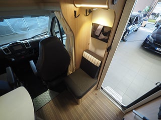 Husbil-halvintegrerad Sunlight T60 8 av 17