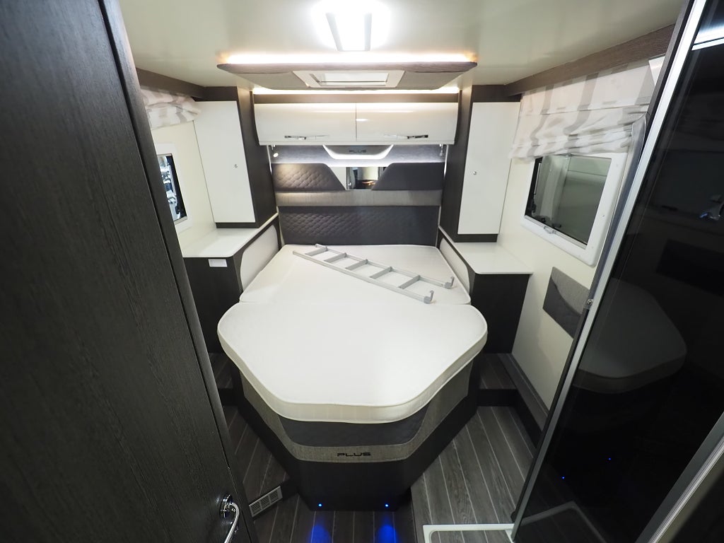 Ci Magis 65 XT Plus 160hk Queenbädd Markis Taksäng 3500kg AUT 2021