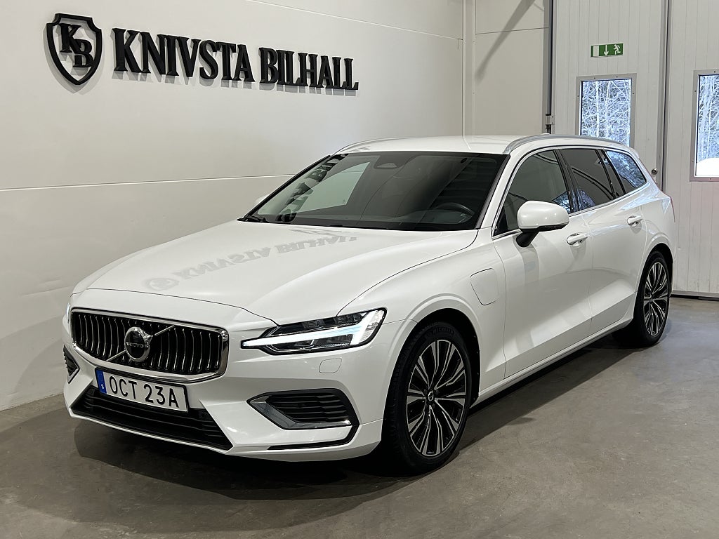 Volvo V60 Recharge T6 AWD Core Edition Moms BLIS Drag 350hk