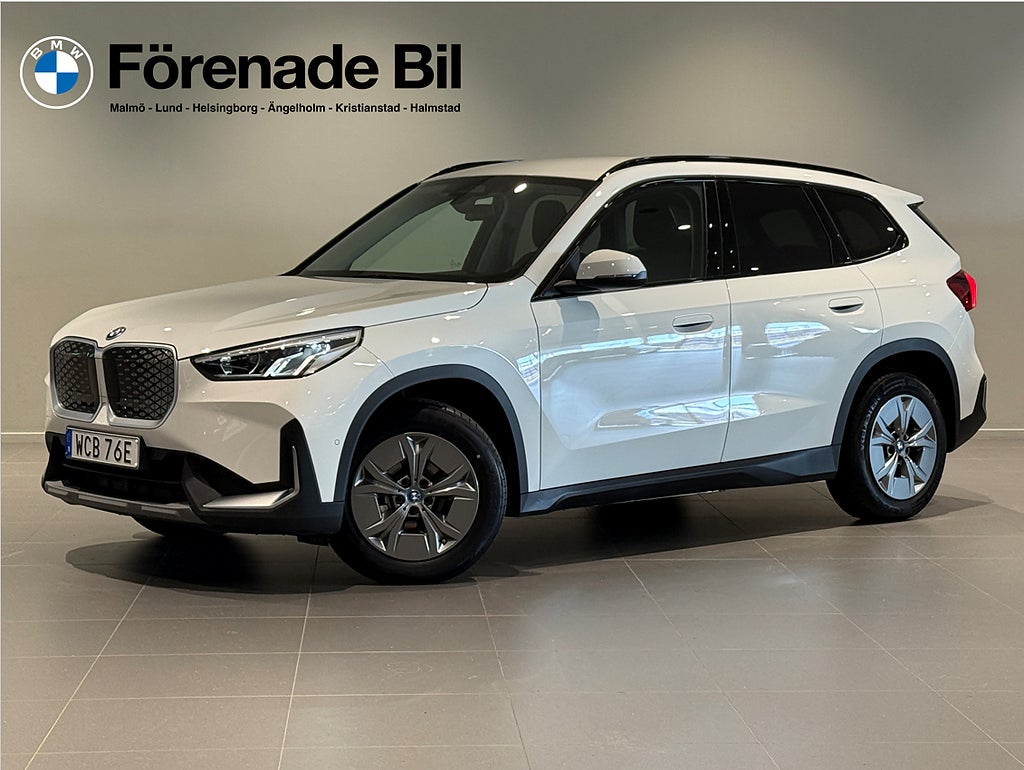 BMW iX1 eDrive20 Active Edition Dragkrok Ton rutor Backkamera