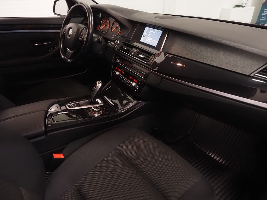 BMW 520d xDrive 184hk Sedan Automat P-Sensorer HiFi 2014