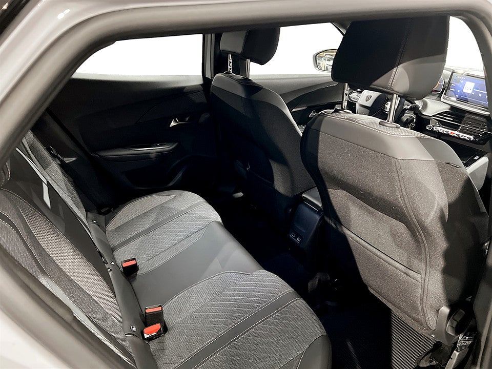 Bild på Peugeot 2008 Allure 1.2 PT CARPLAY P-SENSORER 130hk