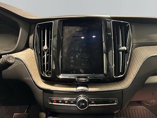 Volvo XC60 T8 AWD Inscription Drag Pano Navi Kamera S&V-däck