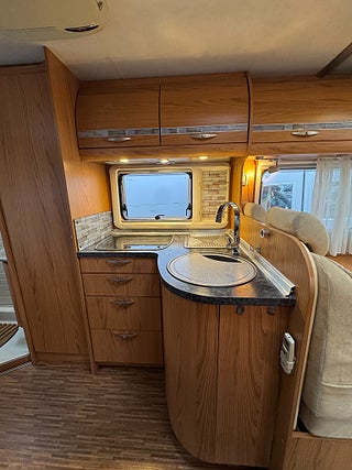 Husbil-halvintegrerad Bürstner Solano T 615 7 av 20