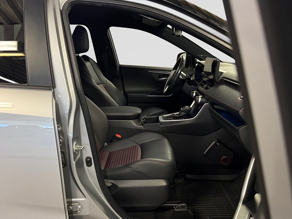 Toyota RAV4 Plug-in Aut AWD Style Dragkrok Värmare Adp-fart Kamera bild 21