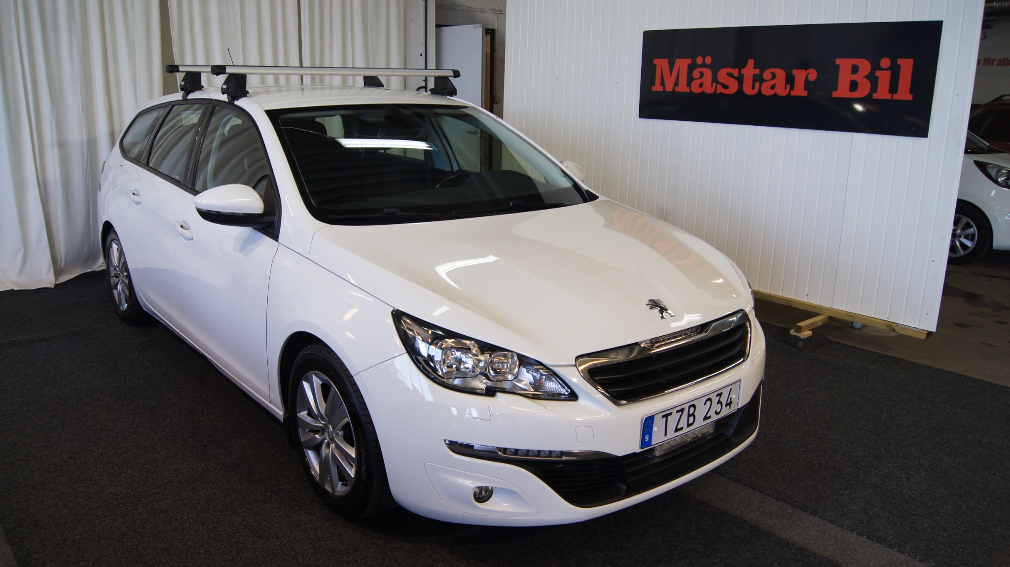 Peugeot 308 2017, photo 6/35