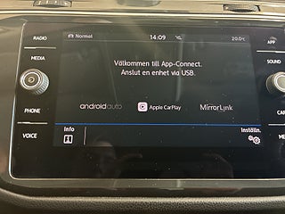 Volkswagen Tiguan 1.4 TSI 4Motion Base Drag Mvärmare Bkamera CarPlay S&V – bild 17