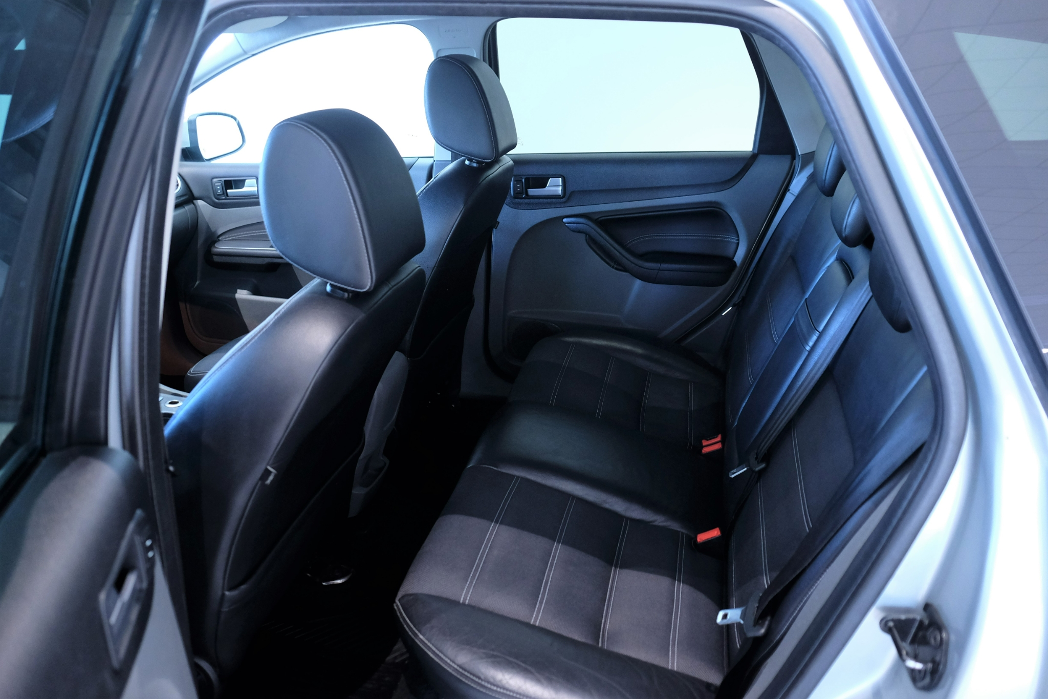 Ford Focus 1,6 109hk TDCi / Dragkrok 2010, bild 5/45