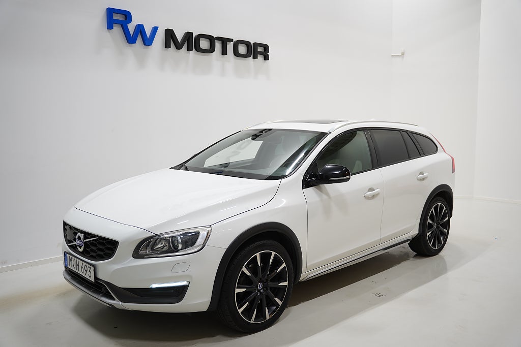 Volvo V60 Cross Country D4 AWD 190hk Summum Taklucka B-kamera Dragkrok Navi VOC