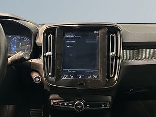 Volvo XC40 D4 AWD Geartronic R-Design Drag H/K Pvärm Pano GPS SoV – bild 15