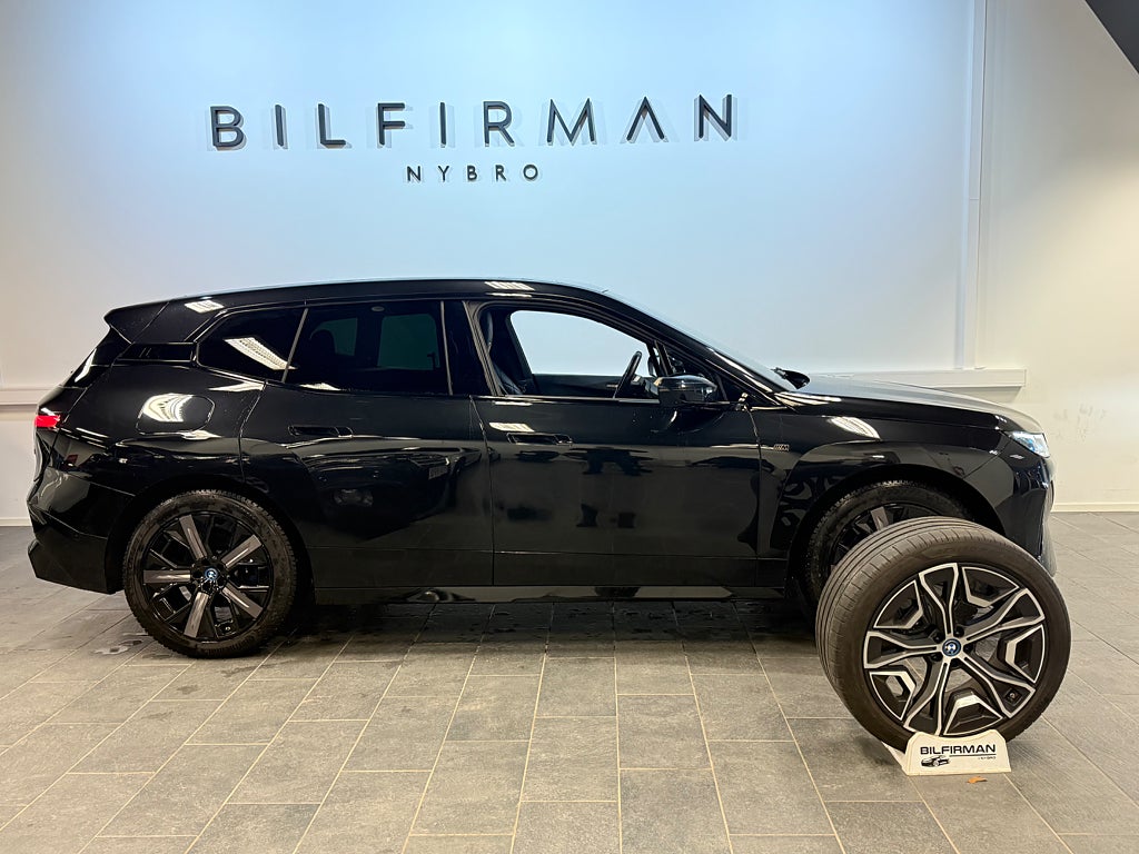 BMW iX M60 619HK|MOMS|SOFTCLOSE|B&W|PANO|DRAG