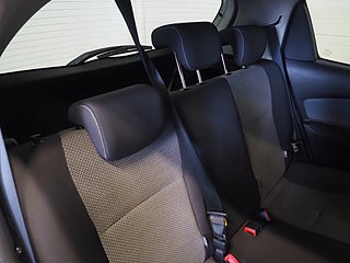 Halvkombi Toyota Yaris 12 av 21