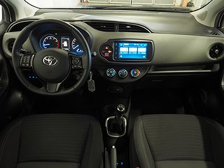 Halvkombi Toyota Yaris 13 av 21