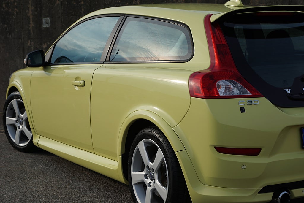 Volvo C30 D2 116hk R-Design|Hello Yellow|P-Sensorer|1259 Årskatt|