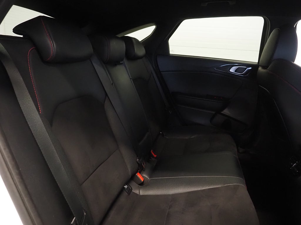 Kia ProCee'd GT 1.6 T-GDI DCT 204hk B-Kam GPS Drag JBL MVärm 2019