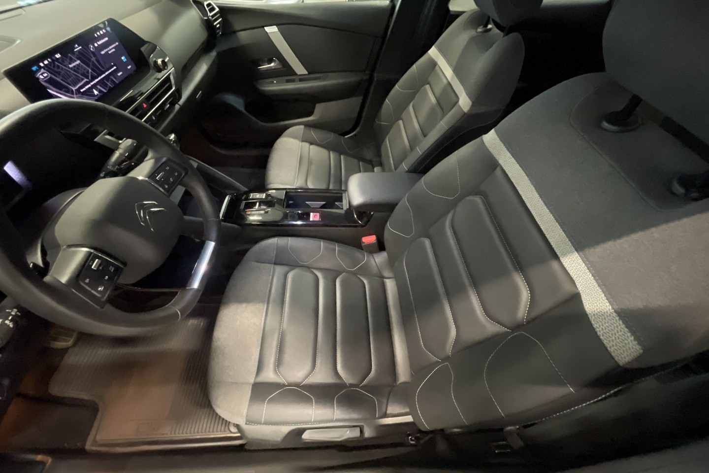 Citroen C4 X 1.2 PureTech Automat 2024, bild 7/39