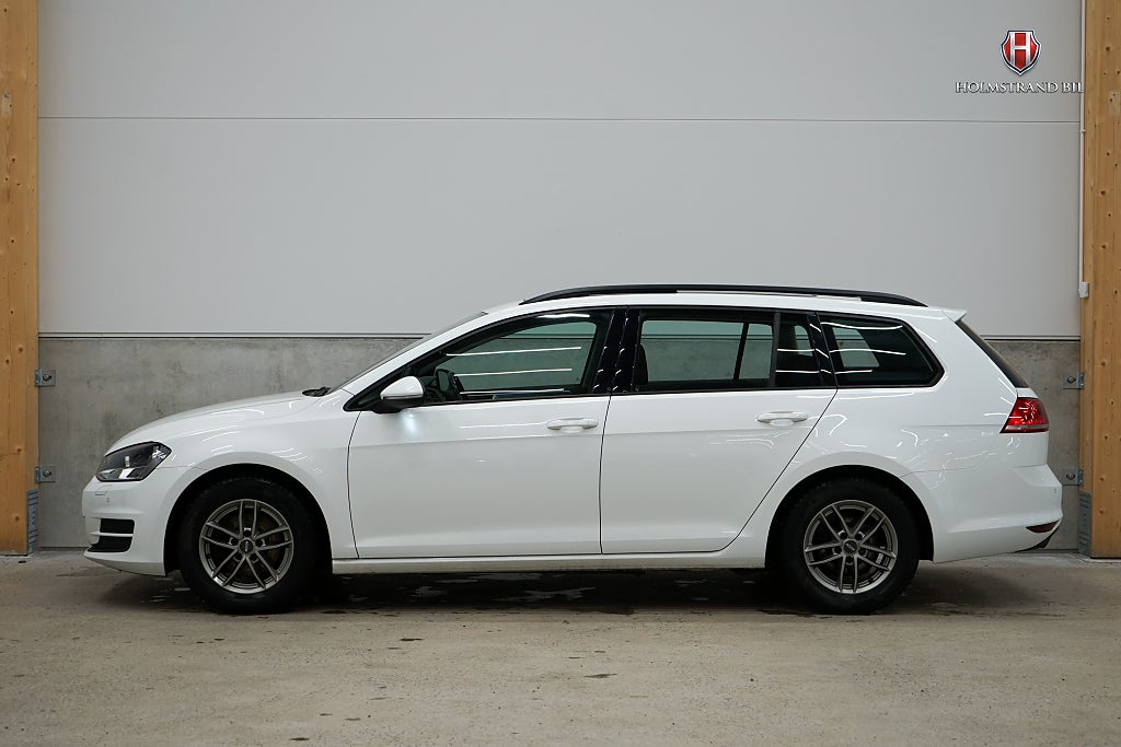 Volkswagen Golf Sportscombi 1.2 TSI 110hk Pano Drag Värmare Carplay