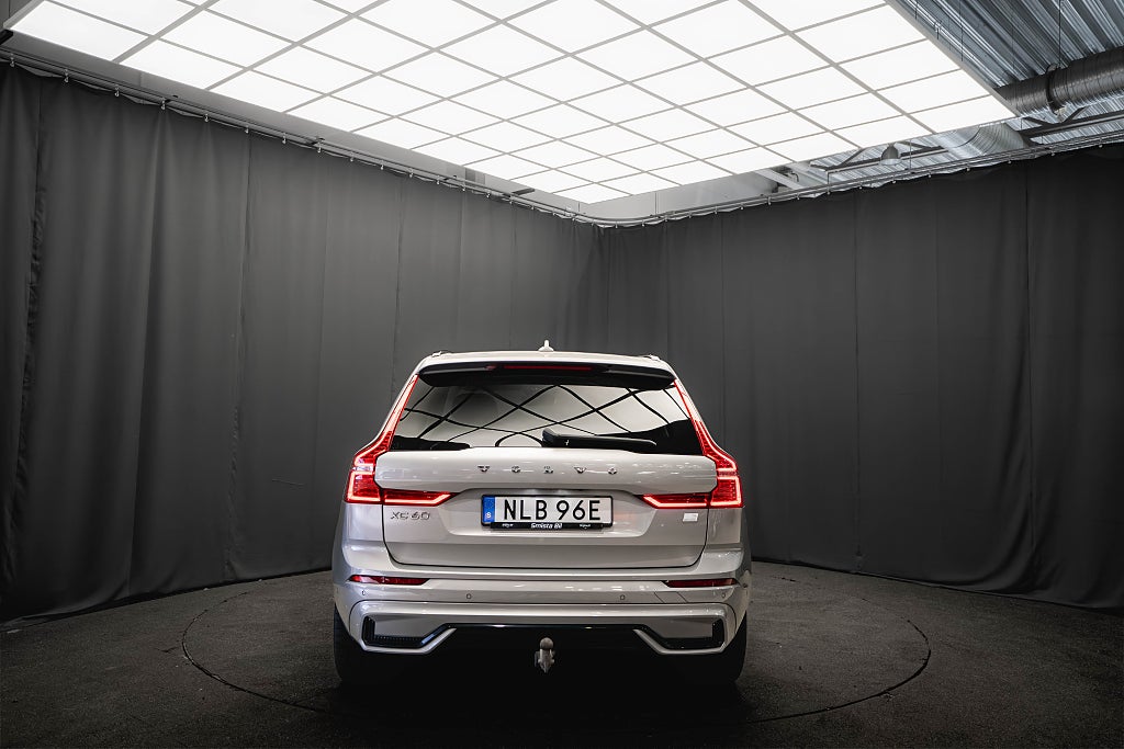 Volvo XC60 Recharge T6 AWD ULTIMATE DARK PANO DRAG 21' H/K 360 HUD
