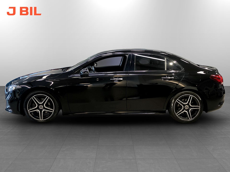 Bild på Mercedes-Benz A200 AMG PREMIUM NIGHT PACK 163hk Aut B-KAMERA CARPLAY