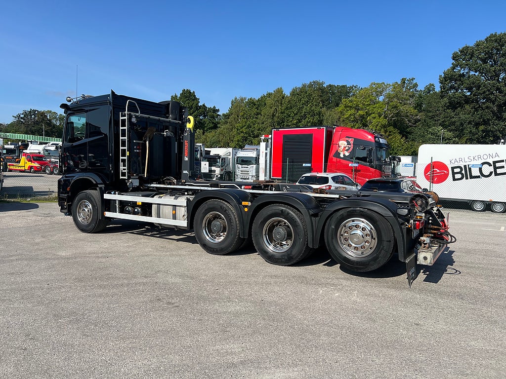 Mercedes-Benz Arocs 3251 Tridem Lastväxlare, Fullt Plogutrustad