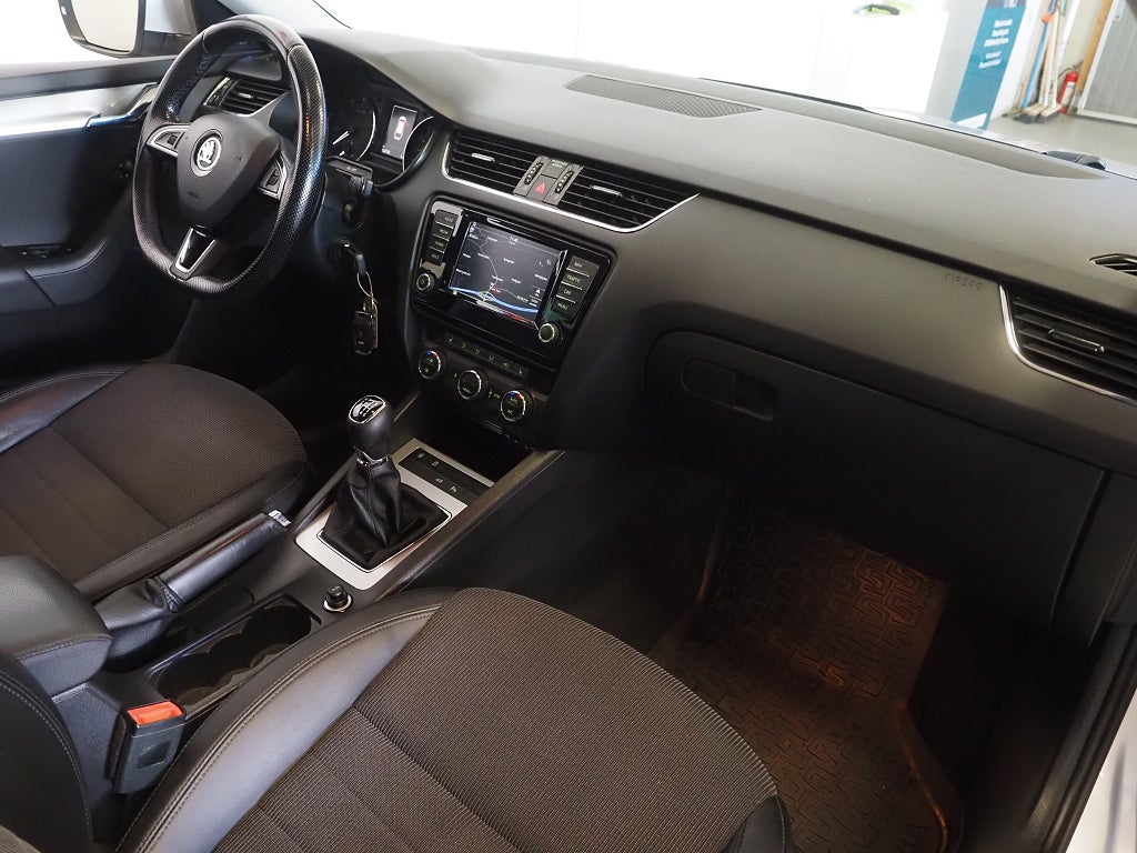 Skoda Octavia Kombi 1.4 TSI 150hk Premium Värmare Drag B-Kam 2017