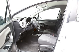 Halvkombi Toyota Yaris 8 av 24