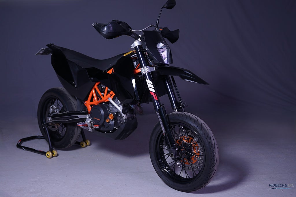 KTM 690 SMC AKRAPOVIC POWERPARTS NYBESIKTIGAD 361kr/mån