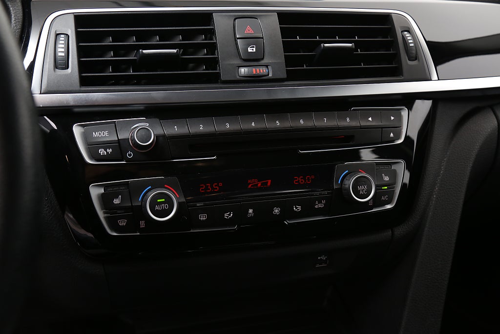 BMW 320 i xDrive 184hk Sport line Touring Aut Dragkrok