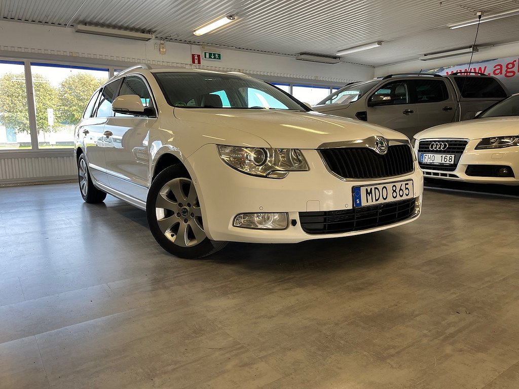 Skoda Superb Kombi 1.6 TDI Business Värmare/ P-Sensor 