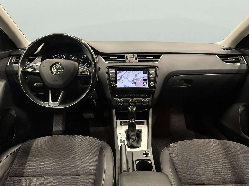 Skoda Octavia Kombi 2.0 TDI Business Edition, Vinterhjul Hemleverans - miniatyr 10