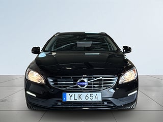 Volvo V60 D4 AWD Aut Värmare Ccokpit Farthållare Nyserv Psens S&V – bild 2
