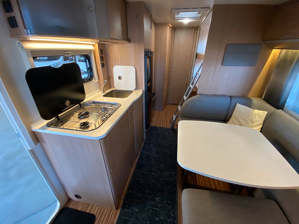 Adria Aviva 563 PT / Barnkammare / Markis m sidor / 7 bäddar - Adria