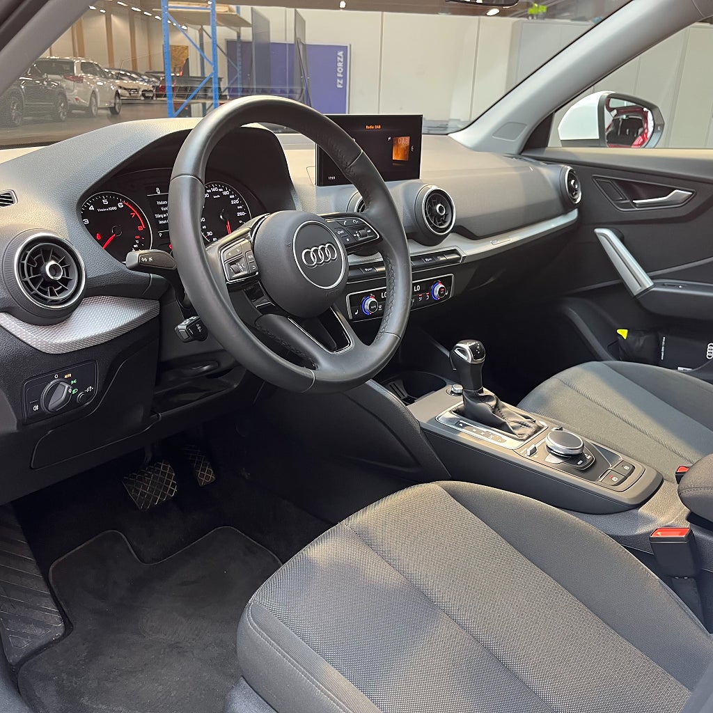 Audi Q2 35 TFSI S Tronic Proline Carplay P-Sensorer