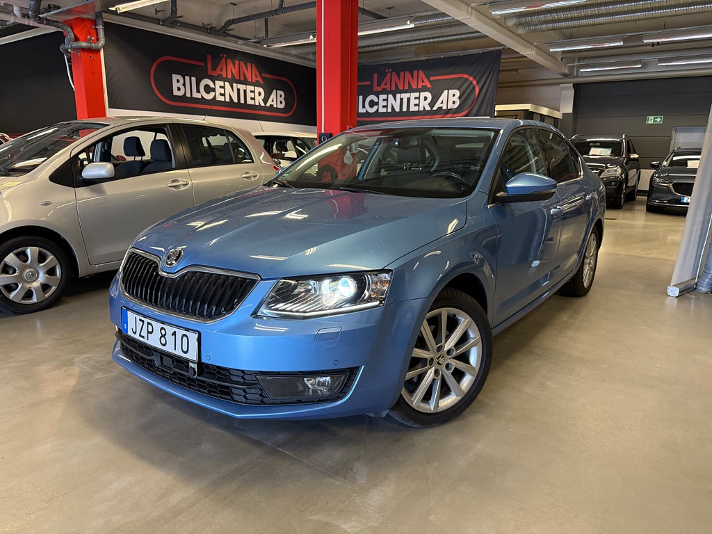 Skoda Octavia 1.6 TDI 1 ägare Drag Kamera PDC CANTON Carplay SoV 