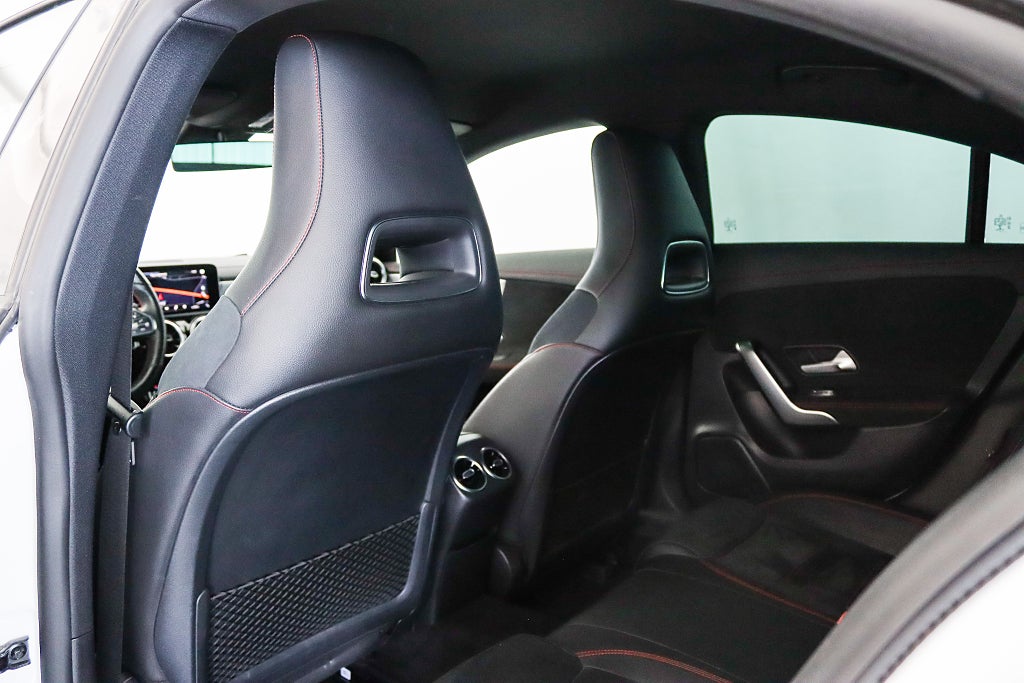 Mercedes-Benz CLA 180 Nyservad AMG Widescreen B-kamera Navi Alcantara