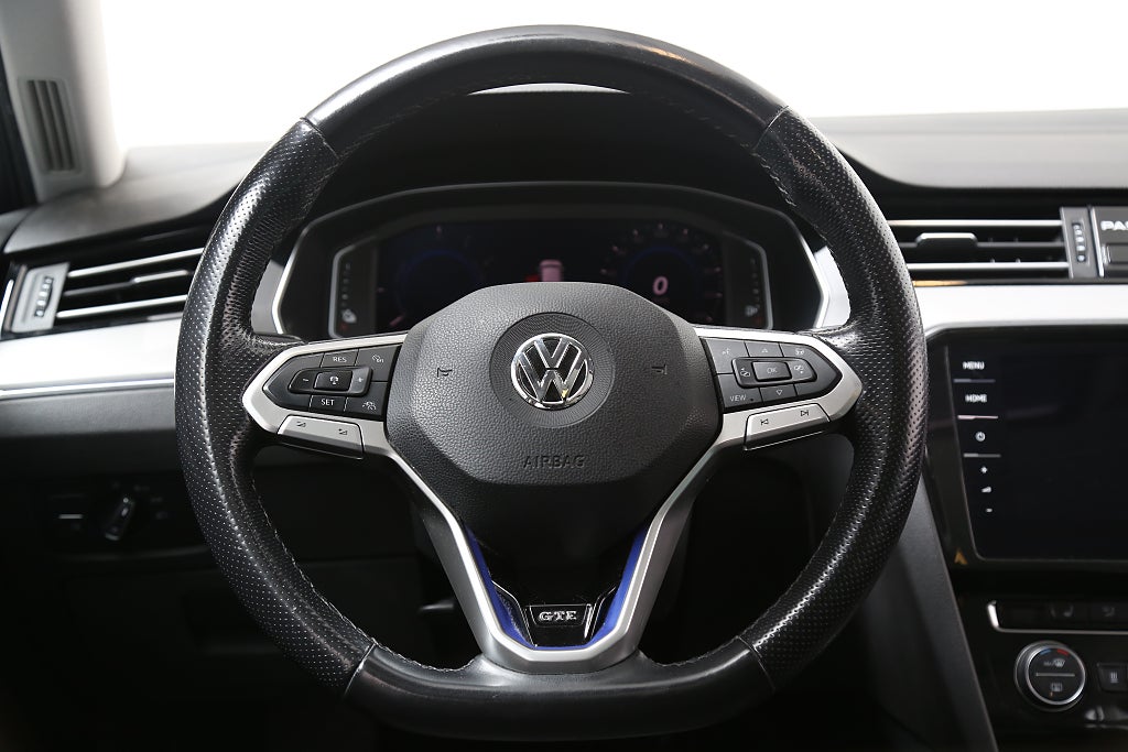 Volkswagen Passat Sportscombi GTE Executive Cockpit Panorama Värmare Drag 2020