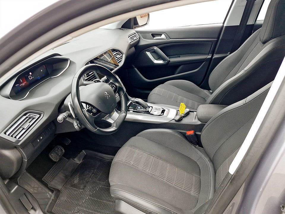 Bild på Peugeot 308 sw Allure 1.2 PT 130hk Aut P-SENSORER